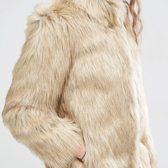 NWT Blonde Faux Fur Coat💕 - Picture 8 of 11